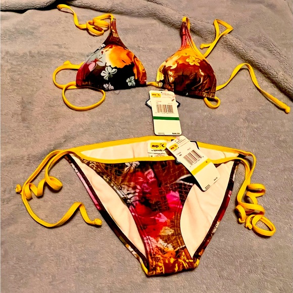 Women’s 2 Piece Swimsuit - Picture 3 of 5